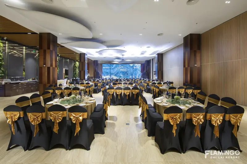 Symphony Hall xếp bàn tiệc tròn ở Flamingo Đại Lải